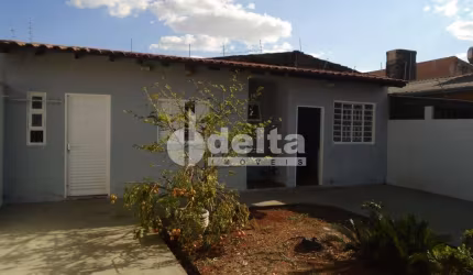 Casa residencial disponível para venda no bairro Marta Helena  em Uberlândia-MG