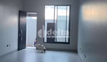 Casa residencial disponível para venda no bairro Quinta Alto Umuarama em Uberlândia - MG.