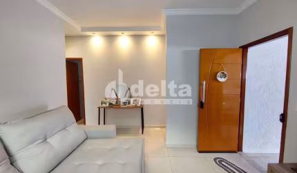 Casa residencial disponível para venda no bairro Chácaras Tubalina E Quartel em Uberlândia-MG.