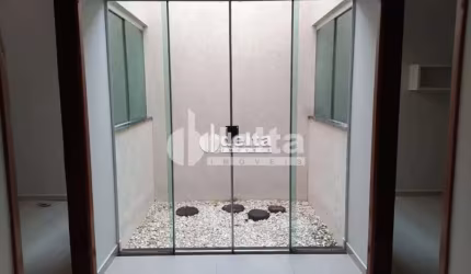 Casa residencial disponível para locação e venda no bairro Alto Umuarama em Uberlândia-MG
