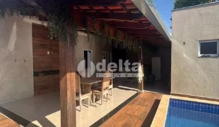 Casa residencial disponível para venda no bairro Chácaras Tubalina E Quartel em Uberlândia-MG.