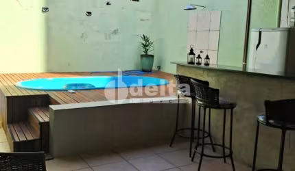 Casa residencial disponível para venda no bairro Brasil em Uberlândia-MG
