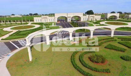 Terreno no condomínio Jardim Versailles