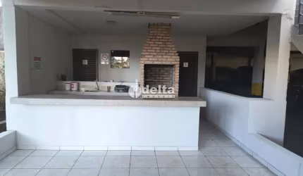 Cobertura disponível para locação e venda no bairro Martins em Uberlândia-MG