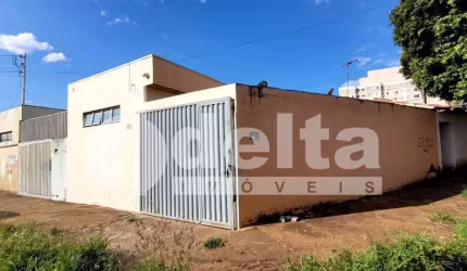 Casa residencial disponível para venda no bairro Presidente Roosevelt em Uberlândia-MG