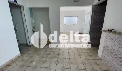Casa Comercial disponível para locação/Venda no bairro Santa Mônica em Uberlândia-MG