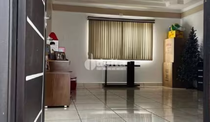 Casa residencial disponível para venda no Bairro Jardim Patrícia em Uberlândia-MG