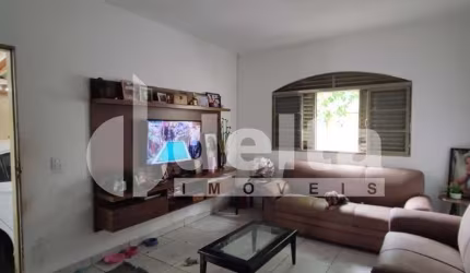 Casa residencial disponível para venda no bairro Copacabana em Uberlândia-MG