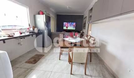 Casa residencial disponível para venda no bairro Monte Hebron em Uberlândia-MG
