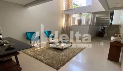 Casa residencial disponível para venda no bairro Jardim Colina em Uberlândia-MG