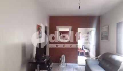 Casa residencial disponível para venda no bairro Saraiva em Uberlândia-MG.