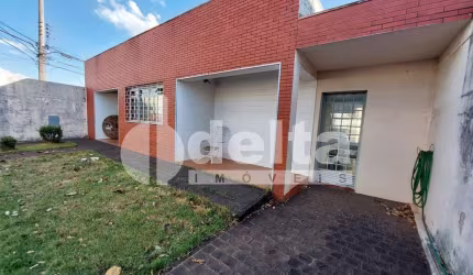 Casa disponível para venda no bairro Daniel Fonseca em Uberlândia-MG