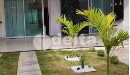 Casa residencial disponível para venda no Bairro Jardim Patrícia em Uberlândia-MG