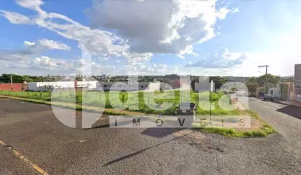 Terreno de esquina disponível para venda 405 m² no bairro Osvaldo Rezende em Uberlândia-MG