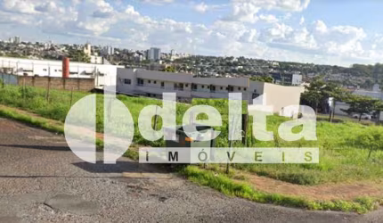Terreno de esquina disponível para venda 720 m² no bairro Osvaldo Rezende em Uberlândia-MG