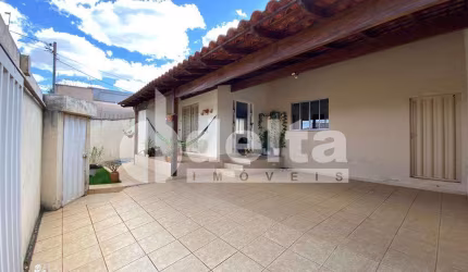 Casa Residencial disponível para venda no bairro Cidade Jardim em Uberlândia-MG