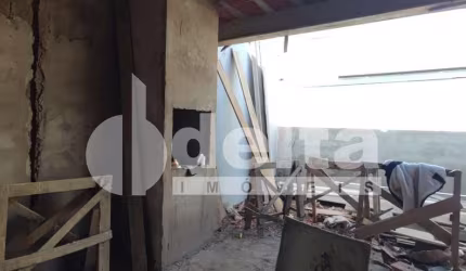 Casa residencial disponível para venda no bairro Granada em Uberlândia-MG