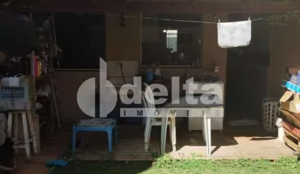 Casa residencial disponível para venda no bairro Novo Mundo em Uberlândia-MG