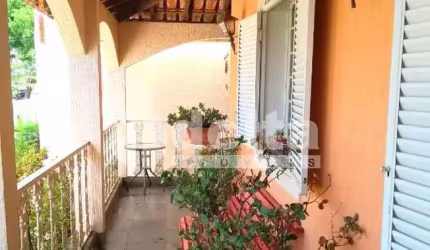 Casa residencial disponível para venda no bairro Lídice em Uberlândia-MG