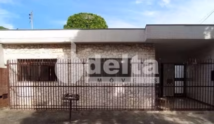 Casa Comercial disponível para Venda no bairro Martins em Uberlândia-MG