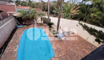 Casa residencial disponível para venda no bairro Residencial Gramado em Uberlândia-MG
