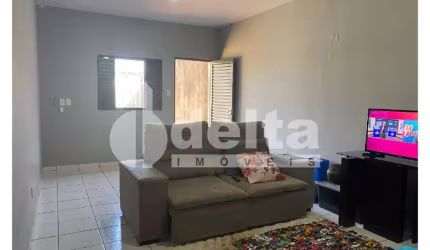 Casa residencial disponível para venda no bairro Granada em Uberlândia-MG