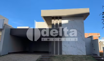 Casa no condomínio Raros Alto Umuarama disponível para venda em Uberlândia-MG