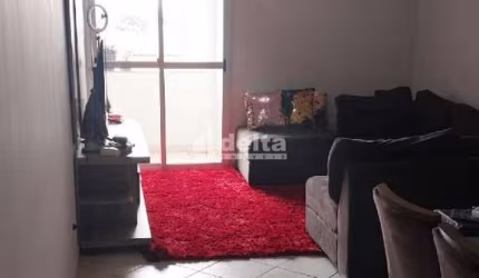 Apartamento disponível para venda no bairro Presidente Roosevelt em Uberlândia-MG.