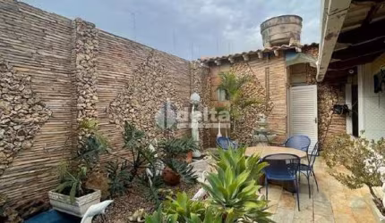 Casa residencial disponível para venda no bairro Aclimação em Uberlândia-MG