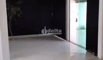 Casa residencial disponível para venda no bairro São Jorge em Uberlândia-MG