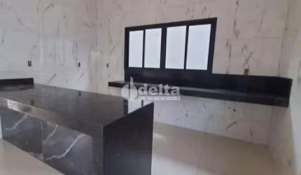 Casa residencial disponível para venda no bairro Alto Umuarama em Uberlândia-MG