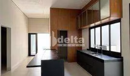 Casa no condomínio Splendido disponível para venda no bairro Laranjeiras em Uberlândia-MG