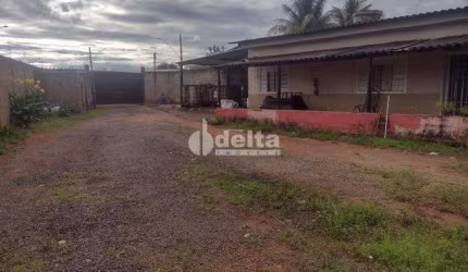 Casa Comercial disponível para Venda no bairro Tubalina em Uberlândia-MG