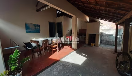 Casa disponível para venda no bairro Osvaldo Resende em Uberlândia-MG