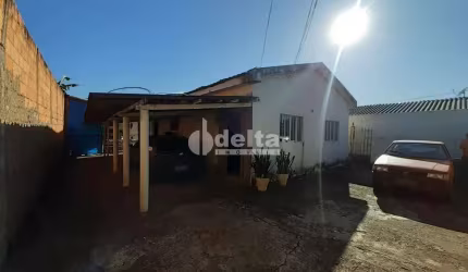 Casa residencial disponível para venda no bairro Planalto em Uberlândia MG