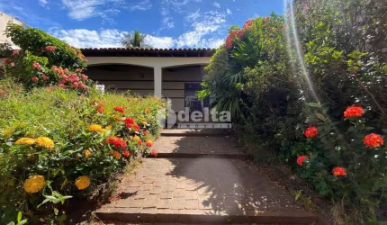 Casa residencial disponível para venda no bairro Centro em Uberlândia-MG
