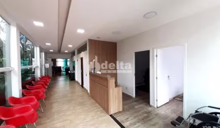 Prédio disponível para venda no bairro Jardim Karaíba em Uberlândia-MG