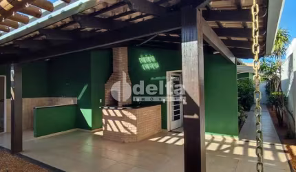 Casa no condomínio Royal Park disponível para venda em Uberlândia-MG