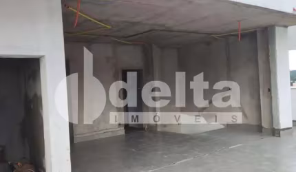 Cobertura disponível para venda no bairro Santa Mônica em Uberlândia-MG