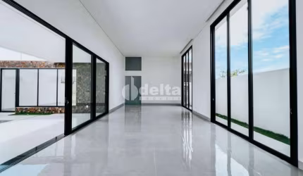 Casa no Condomínio Arts disponível para venda em Uberlândia-MG