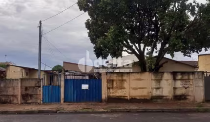 Terreno disponível para venda no bairro Marta Helena em Uberlândia-MG