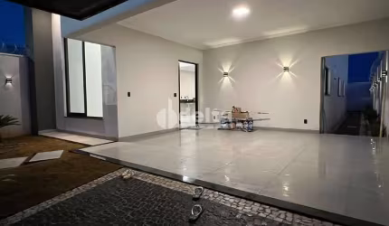Casa residencial disponível para venda no bairro Aclimação em Uberlândia-MG