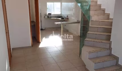 Cobertura  disponível para venda no bairro Santa Mônica em Uberlândia-MG