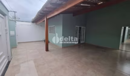 Casa residencial disponível para venda no bairro Vigilato Pereira em Uberlândia-MG