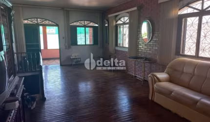 Casa disponível para venda no bairro Osvaldo Resende em Uberlândia-MG