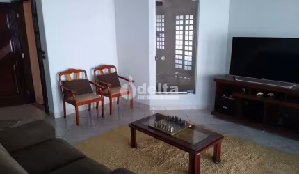 Casa residencial disponível para venda no bairro Vigilato Pereira em Uberlândia-MG