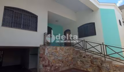 Casa residencial disponível para venda no bairro Tabajaras em Uberlândia-MG
