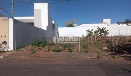 Terreno disponível para venda no bairro Jardim Karaíba em Uberlândia-MG