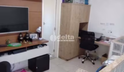 Cobertura disponível para venda no bairro Osvaldo Rezende em Uberlândia-MG