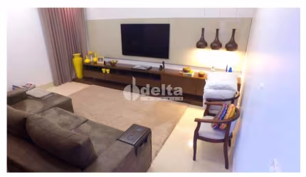Casa no condomínio Gávea Paradiso disponível para venda em Uberlândia-MG